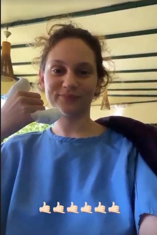 Hastanede mzisyen arkada DJ Artz'n elik ettii oyuncu, paylamna; "Fotoraf koyamadm Eyll'le Boldi kavga ederken araya girdim. Sere krk, ba parmak trna kt. Diktiler falan, olay olaylar" notunu dt.