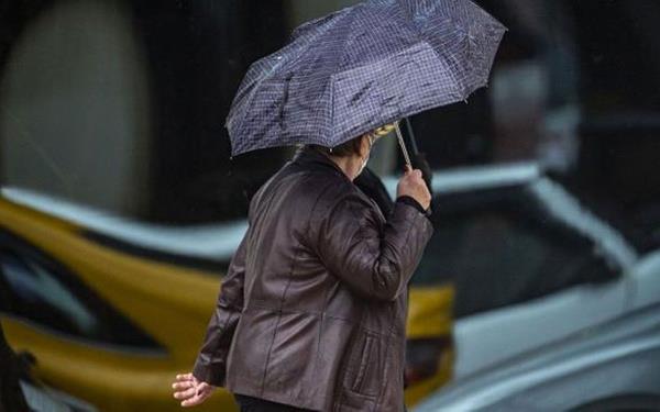 Birka haftadr etkili olan kavurucu scaklar yerini saanak yaa ve serin bir havaya brakt. Dn gece yurda giri yapan ya hafta boyunca etkili olacak.