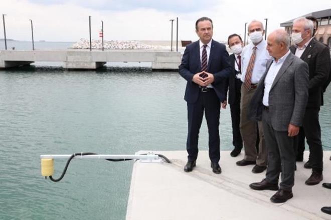 ZENER: STANBUL'DA KURULMU LK STASYON    ki istasyon daha kuracaklarn syleyen Kandilli Rasathanesi ve Deprem Aratrma Enstits Mdr Prof. Dr. Haluk zener, "stasyonun nemi, ok parametreli olarak stanbul'da kurulmu olan ilk istasyon" dedi.