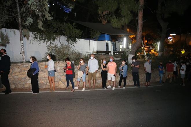 Hastane yolunda ara ve yaya trafii yaanrken, younluk gece boyunca srd.