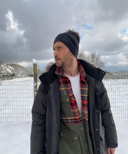 yi ki canm meslektalarm, ablalarm, abilerim, kardelerim, arkadalarm (Hem de canm arkadalarm) iyi ki siz