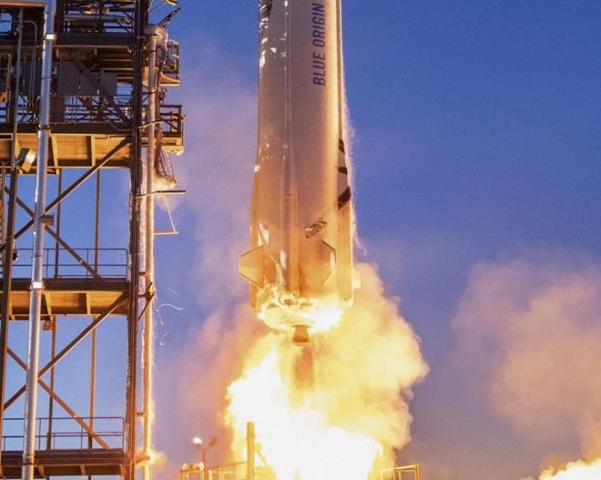 TARTIMALI ALIMA POLTKALARI NEDENYLE HEDEF HALNE GELD    Dier taraftan Bezos, Amazon zerinden rekabete aykr uygulamalar yapt iddiasyla sklkla eletirildi. Ayrca, dk cretler, alanlarn srekli gzetimi ve cretsiz fazla mesai de dahil olmak zere Amazon'daki tartmal alma politikalar nedeniyle bir hedef haline geldi.