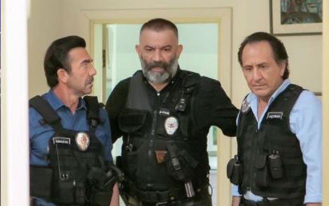 Kanal D?nin ok sevilen ve yllardr gsterilen ilgi dmeden izlenen dizisi Arka Sokaklar iki ayrlkla sezon finali yapyor!