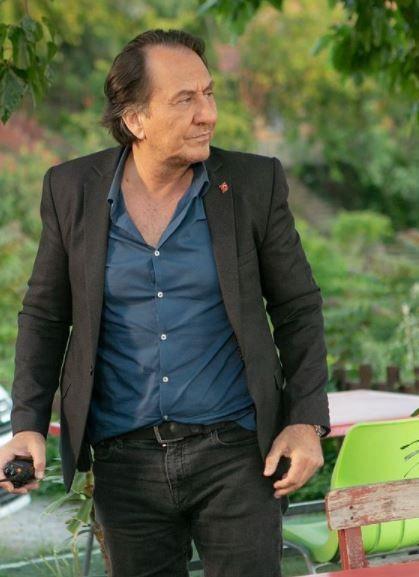 Zafer Ergin, zgr Ozan, evket oruh, lker nanolu, Oya Okar ve Ozan obanolu gibi isimlerin kadrosunda yer ald diziden iki gen oyuncunun ayrlaca ortaya kmt.