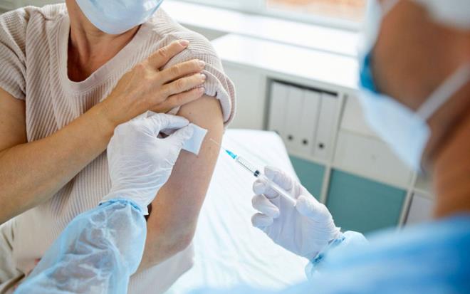 Pandemi konusunda yaz almalarnda birden fazla balk bulunuyor. Hedef hem 14 Ocak?ta balayan alamann baarl ekilde srmesi, hem de a duyarszl ve kartlyla mcadele.