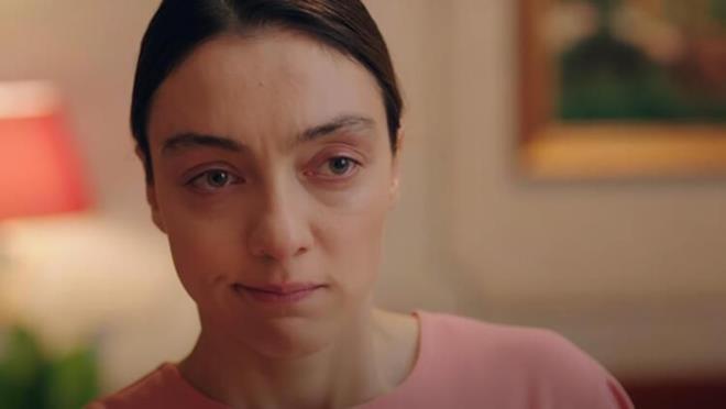 Baarl oyuncu Merve Dizdar Masumlar Apartman'nn sezon finali yapmasnn ardndan izleyenlere srpriz yapt. Glseren Budaycolu'nun kitaplarndan esinlenilen Krmz Oda ve Masumlar Apartman dizisinde psikolojik sorunlar yaayan insanlarn hayatlar ekran nne gelirken Masumlar Apartman'nn Glben'i bu hafta Krmz Oda'ya gelecek.