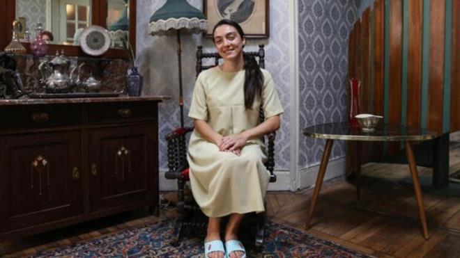 Binnur Kaya'nn canlandrd Doktor Hanm'n seansna katlmas beklenen Glben'in Masumlar Apartman'nndaki kardeleri Han ve ablas Safiye'nin ruhsal sorunlarn anlataca tahmin ediliyor. te yandan Masumlar Apartman dizisinde Glben'in psikolojik tedavi grmesi gndeme gelmiti.