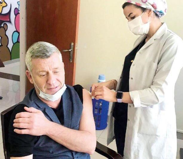 A olurken fotoraf ektiren arkc Metin entrk, pozunu u notla paylat: ?ok kr sramz geldi ve amz olduk. Tm vatandalarmz a olmaya davet ediyorum. Bilimin gcne gvenelim.