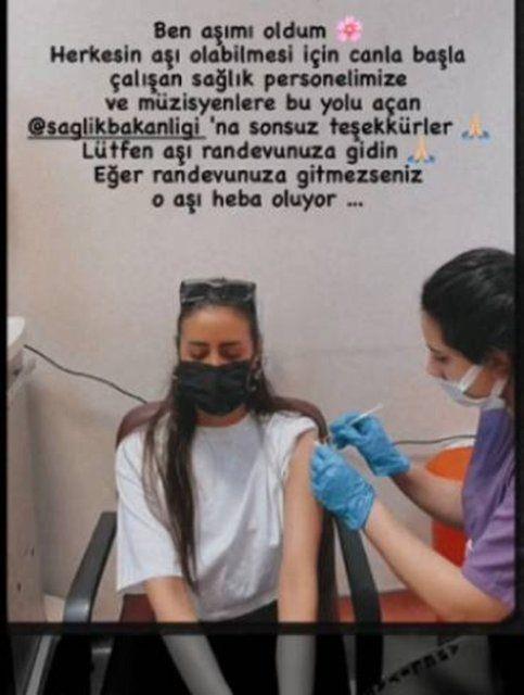 arkc Hande nsal ise, "Ben am oldum. Herkesin a olabilmesi iin canla bala alan salk personelimize ve mzisyenlere bu yolu aan Salk Bakanl'na sonsuz teekkrler. Ltfen a randevunuza gidin, eer gitmezseniz o a heba oluyor!" dedi.