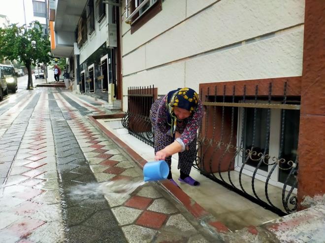 Cebeci Mahallesi'nde baz sokaklar su altnda kald.