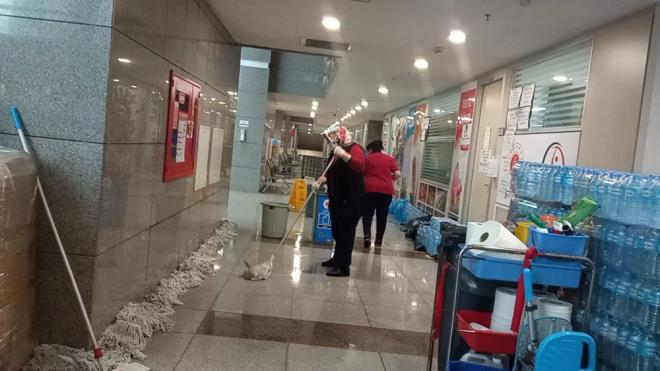 STANBUL ADALET SARAYI'NDA SU BASKINI  alayan'da bulunan stanbul Adalet Saray'nda youn ya nedeniyle su giderleri patlad. Giderlerin patlamasyla su alt katlara indi.