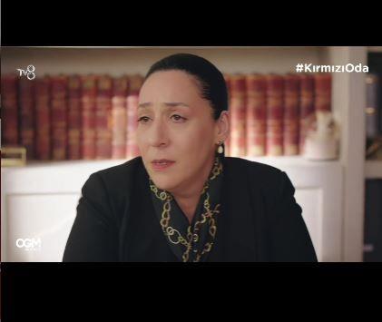 Altna idrar karma sorunu bata olmak zere pek ok taknts ve ruhsal bunalmlar olan Glben karakteri, Krmz Oda'nn Manolya Hanm'dan terapi almak zere klinie geldi ancak Glben'in tedavi ve iyileme srecine ilikin tm detaylar yeni sezona kald.