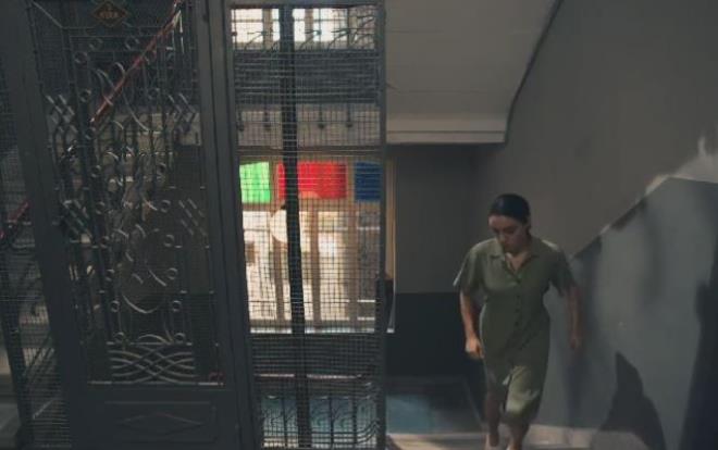 Krmz Oda dizisi de benzer bir baary yakalad ve her iki yapm da Glseren Budaycolu imzasn tayor.