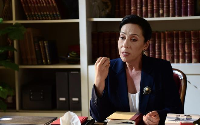 Psikolog Glseren Budaycolu'nun kitaplarndaki gerek olaylardan senaryolatrlarak yapm olarak ne kan Krmz Oda ve Masumlar Apartman'nn yollar kesiti. Yaz aras veren dizi 3 aylk ayrln ardndan Eyll?de yeniden ekranlar ssleyecek.