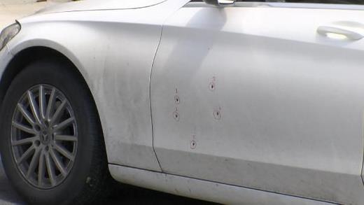 Silah sesini duyanlar, olay yerine polis ve salk ekiplerini ard. Salk ekipleri, yaptklar ilk mdahalenin ardndan Fato Karademir'i hastaneye kaldrd.