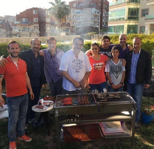 Tatlses 27 yldr inkar ettii tak'n kz olduunu "Cierci Ahmede, Zemmenin oluyam, ehriyeci Zemme'nin torunuyam" Ahmed Salim'in, Glen'in, Glden'in, Melek'in, Dilan'n brahim Tatlses'in yani DO?nun, Elif ADA'nn BABA'syam" szleriyle duyurmutu.