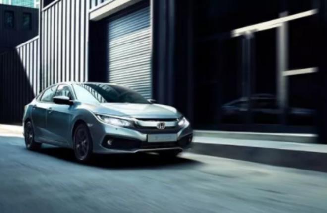 HONDA/  Civic Sedan 1.6L Elegance Otomatik Benzin/ Fiyat 303.400 TL----- Honda Jazz Executive 310 bin TL, Honda Jazz Crosstar Executive ise 320 bin TL fiyat ile 05 Haziran 2021 tarihinde Trkiye?de sata kacak.