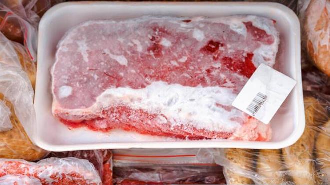 5-Buzdolabnda 1-2 saatten fazla bekletmeyin<br>  zellikle krmz et ve tavuk gibi kmes hayvanlarn satn aldktan sonra buzdolabnda 1-2 saatten fazla bekletmeyin; ya piirin ya da hzla dondurucuya kaldrn. Aksi halde besin zehirlenmesine neden olabilen mikroorganizmalar hzla oalp, reyebiliyorlar.