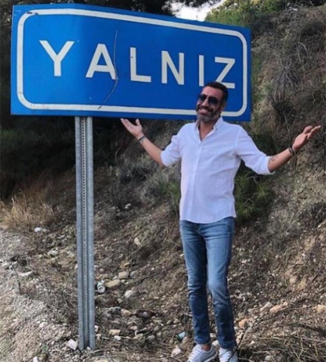 Yanmdaki gzel refakati Diva'nn benim deil, dostum Ediz?in olduu dorudur! 'En iyi tekne arkadann teknesidir' sz dorudur! Her gn denize girdiim dorudur!