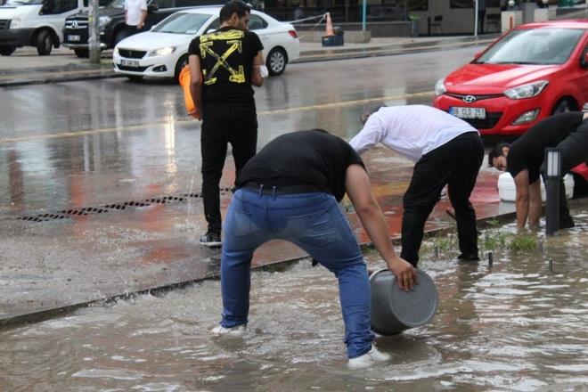 Tkanan rgarlar belediye ekipleri ve vatandalarn abasyla ald.