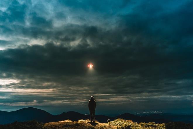 "ABD HKMET LE UZAYLILAR ARASINDA BR ANLAMA VAR"  Haim Eshede, "ABD hkmeti ile uzayllar arasnda bir anlama var. Dnyada deneyler yapmak iin bizimle bir szleme imzaladlar? dedi.