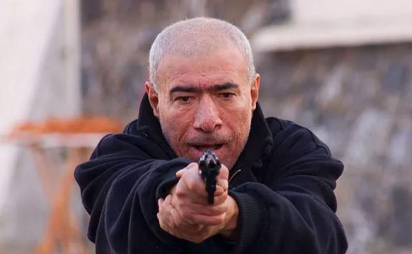 Doktora sk sk gittiini Salman "Gecenin ka olursa olsun hemen doktora giderim ve sorunumu anlatrm. Beni deli doktoruna, psikiyatriste gnderirler. ok evhamlym." szleriyle anlatt.