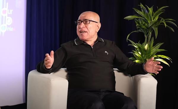 "Haftada bir ryamda yangn sahnesi gryorum" diyen Salman "ok kt travma, atlatamadm. Onun iin de hastalk hastas oldum. Kardelerimin hepsinin lmn grdm, en bykleri benim..." ifadelerini kulland.