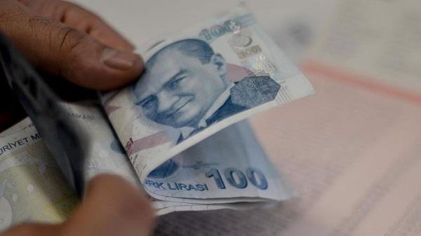 lk 5 ayda ortaya kan enflasyon verileri SSK ve Bakur emeklisi iin yzde 6.39?luk zammn olutuunu gsteriyor. Bu seviye, memur emeklisinin yzde 3?lk ylba zammn atndan yzde 3.39 fark olutu. Merkez Bankas?nn beklenti anketine gre haziran enflasyonunun (5 Temmuz?da aklanacak) yzde 1.21 olmas ngrlyor. Bu beklenti gerekleirse ilk 6 aylk enflasyon yzde 7.68 olacak.