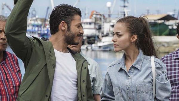 Leyla ve Cem'in arasnda souk rzgarlarn estii tantmda Lujuria, maddi bir krizle kar karya kalyor. Leyla, restorann kurtarmak iin bir yol dnrken Cem, Asude olarak Lujuria'y kiralamay teklif ediyor. Bu durumun ikiliyi nasl etkileyecei byk bir merak konusu olduu Cam Tavanlar reytinglerde ilk 10'a giremedi.