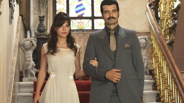 lk blm 13 Eyll 2018'de seyirciyle buluan Bir Zamanlar ukurova, reytinglerdeki baarsyla ekranlarn sevilen dizileri arasnda yerini ad. 102. blmyle sezon finali yapacak dizide 3. sezonda yaanan ayrlk haberleri seyirciyi isyan ettirdi.