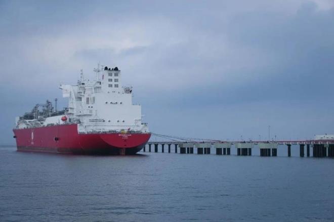 YEN TESS N ALIMALAR SRYOR  <br>    Tuz Gl Doalgaz Yeralt Depolama Tesisi gnlk 40 milyon metrekp, Silivri Doalgaz Yeralt Depolama Tesisi ise gnlk 25 milyon metrekp doalgaz sisteme verebiliyor.    te yandan, Trkiye Trans Anadolu Doalgaz Boru Hatt ile gnlk 17,3 milyon metrekp, TrkAkm ile 46,9 milyon metrekp ve Mavi Akm ile 47,3 milyon metrekp gaz sisteme verebiliyor. ran gaznn gnlk kapasitesi ise 28,5 milyon metrekp seviyesinde bulunuyor.