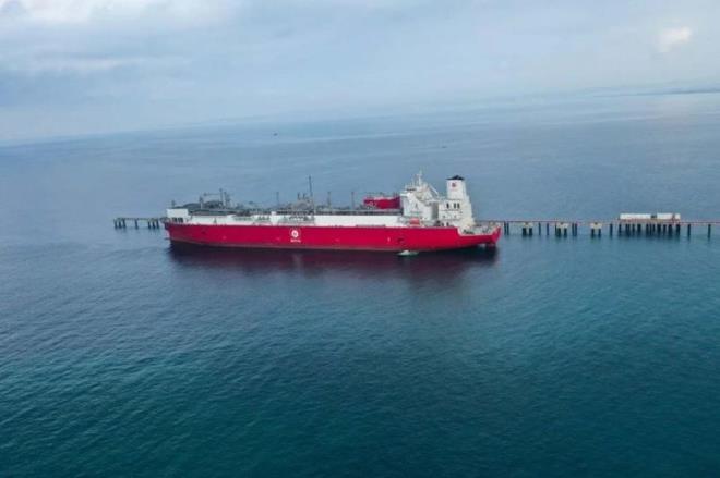 Bylece, boru hatlar, LNG, yeralt depolar ve FSRU tesisleriyle Trkiye doalgaz ebekesine mevcut durumda gnlk 338 milyon metrekp doalgaz girii salayabiliyor.