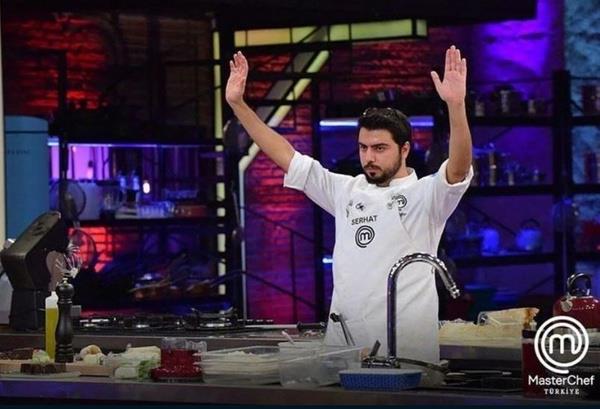 Geen sezonun ampiyonu Doramac 'Basit bir ekilde ampiyon olacam' demiti  <br>  Geen sezon Serhat Doramac'nn birinci olduu yarmay 2019?da Cemre Uyank, 2018?de ise Uur Karda ampiyon olarak tamamlad.MasterChef Trkiye 2020'nin ampiyonu olarak otomobil dln kazanan Serhat Doramac, "Herkes kazanabilir, eer bunun bir stn yapmak istiyorsanz bu nasl kazandnz ve kimleri getiinizle alakaldr. 'Basit bir ekilde ampiyon olacam' dedim 'ukalalk' sandlar" aklamasnda bulunmutu.