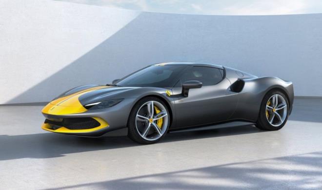 Modelin bir de daha fazla karbon fiber kullanlan Assetto Fiorano paketi mevcut.