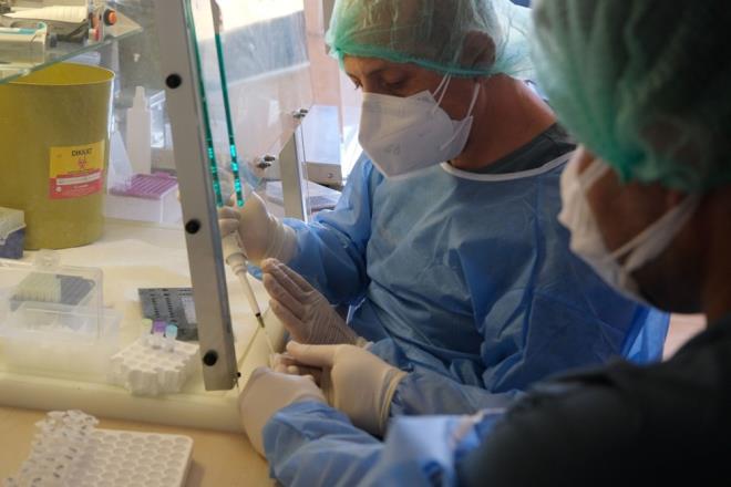 Manisa Celal Bayar niversitesi Tp Fakltesi Enfeksiyon Hastalklar, Halk Sal ve Tbbi Mikrobiyoloji Anabilim Dal retim elemanlar tarafndan yrtlen "Sinovac Asnn Baklk Yant 3. Ay zlem Sonular" konusundaki bilimsel alma tamamland.