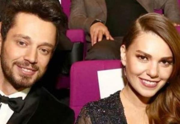 2008'de Eliz Sakuolu ile hayatn birletiren Murat Boz, 2012 ylnda anlamal olarak boanmt. Ardndan nl arkc, Asl Enver ile yeni bir aka yelken am ve iftin nikah masasna oturmas beklenirken srpriz bir ekilde yollar ayrlmt. Getiimiz hafta Murat Boz?un ismini sakl tuttuu bir kadnla ak yaad iddia edildi. kan iddialarn ardndan Boz, sosyal medya sayfasndan bir paylam yaparak dedikodular yalanlad. Boz, "Bir ilikim yok. Olursa bunu muhakkak sizlerle paylarm." dedi.