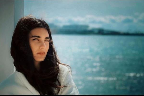 2004 ylnda Cemal an'n ynettii T.V. filmi Glizar'da rol alan gen oyuncu, bu rolyle Srbistan Karada Cumhuriyeti Uluslararas TV Festival Bar'da En yi Kadn Oyuncu dln ald.    Pantene, Maximum Cart, Kremini ve Molped reklamlarnda rol ald.