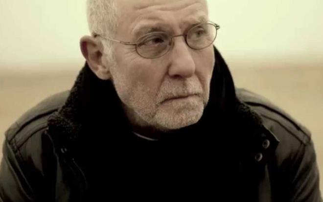 arkc lhan een Posta'dan Alev Grsoy'un sorularn yantlad. een dikkat eken aklamalarda bulundu.  een, son dnemde geim sknts eken mzisyenlerden biri olduunu syleyerek, PAndemi srecinde konser ve elencelerin yasaklanmasyla dt ekonomik darboaza sadece 3 ay kadar dayanabileceini, bu durumun daha uzamas durumunda, sokaklara inip mzik yapacan ifade etti.