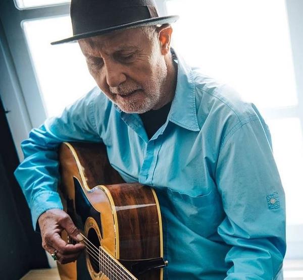 Gerekten mi?  <br>  Evet! Alktan lelim mi? Konserler, festivaller yok; mzik yaplan hibir mekan almazsa ne yapacam? Benim yapabildiim bir tek mzik var, dolaysyla kacam sokaa ve algclk yapacam. Benim yle komplekslerim yoktur. Ev geindirmek zorundaym.