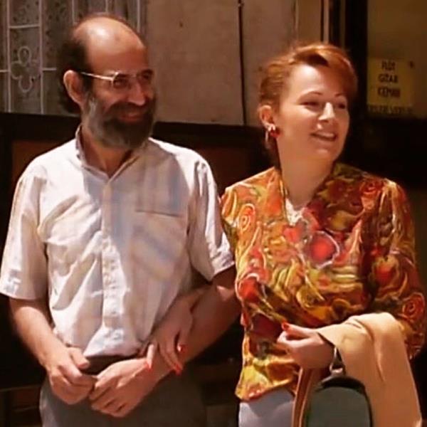 Diziyle ilgili Sayner "Ben Ercan Yazgan?n baklarndan bana ne demek istediini anlyordum. Keza Aygut Oray?n, Sabri beyin? Bu alveri meselesi. imdi onlar gitti ben ne yapacam. Neyse ki ehmuz kardeimiz var. O bir takm kardelerimin yerini dolduruyor? eklinde konumutu.