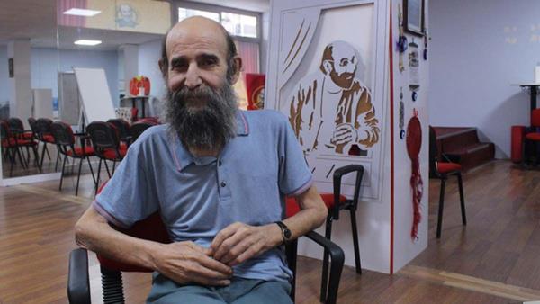 1989-2002 yllar arasnda yaynlanan ve Trk televizyon tarihinin en uzun soluklu dizilerinden biri olan Bizimkiler dizisinin 'Cemil' karakterini canlandran Uurtan Sayner, zmir'de yalla bal sebeplerden dolay geen yl austos aynda hastaneye yatrlmt.