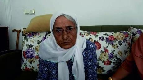 "Kendi yourdunu kendi yapt" diyen Yksel "Sofrasndan tereyan hi eksik etmezdi. Tereya, bal, yourt, ayran ok ier, halanm yumurtay ok sever. Annemin 5 ocuu, 12 torunu var. Torununun torunu da var" diye konutu.