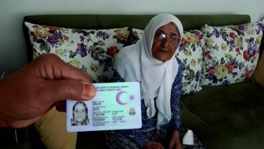 Kutlama iin herkese teekkr eden eker nine, "ok kr Allah?ma, hasta bile olmadm. Koronavirs bile olmadm. Sizde hastalk var, ben de yok. Atatrk, smet nn, Adnan Menderes, Sleyman Demirel, Blent Ecevit hepsini biliyorum" dedi.