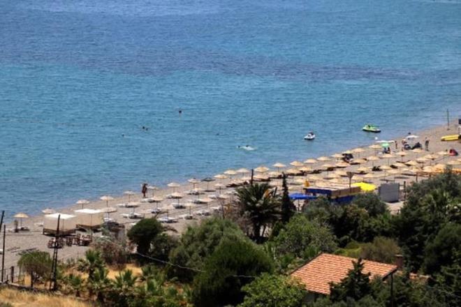 "Hava fazlasyla scak ama anakkale?nin en gzel taraf denizinin serin olmas. Hatta deniz aslnda geen senelere gre bir miktar daha snm durumda ama gndz terledikten sonra Assos?un serin sularna atlmak gzel, keyifli" diyen Krta, "Msilaj ile ilgili hibir sorunumuz yok. Denizimiz tertemiz zaten. nsanlarmz dnmeden keyifle gelebilirler" diye konutu.