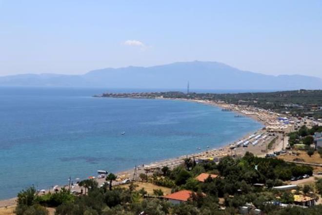 Bora Ateren ise, ?Assos harika bir yer. Msilaj baya bir problem oldu. Buraya varmamas gerekten ok gzel. Deniz harika. Havalar da iyice snd. Denize girerek serinliyoruz? dedi.