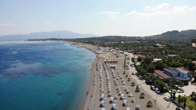 Marmara Denizi ve anakkale Boaz?nda grlen msilaj nedeniyle vatandalar denize girmeye ekinirken, u ana kadar msilajn grlmedii yerlerden birisi olan Assos blgesi ise deniz iin ilk tercih oluyor.