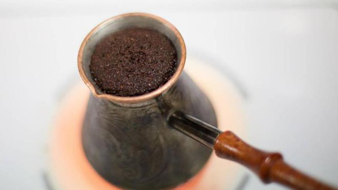 Hastala yakalanma riskinin yzde 20 daha az<br>  Yaplan analiz sonucunda kahve tketen kiilerin tketmeyenlere gre kronik karacier hastalna ve karacier yalanmasna bal hastala yakalanma riskinin yzde 20 daha az olduu belirlendi.