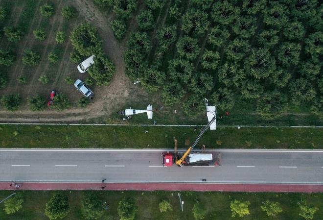 Burada halatlarla balanan eitim ua, yaklak 1 saatlik almann ardndan vinle kaldrlarak Yunuseli Havaalan'na gtrld.