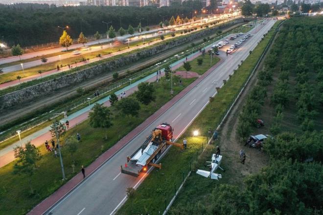 Bursa'da meyve bahesine acil ini yapan ve hasar gren eitim ua vinle bulunduu blgeden kaldrld.