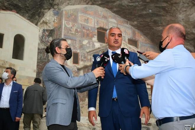 Bujor Hoinic?in yazm olduu Karadeniz Rapsodisi ile beraber yrenin ana enstrmanlar kemene ve tulumun da dahil olduu konserde Karadeniz rapsodisi, ben seni sevduumi, gelevera deresi, nayino ve kara duman eserleri seslendirildi.